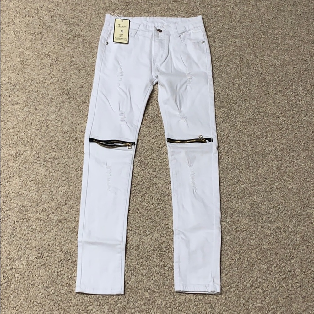 White ripped jeans with zippers